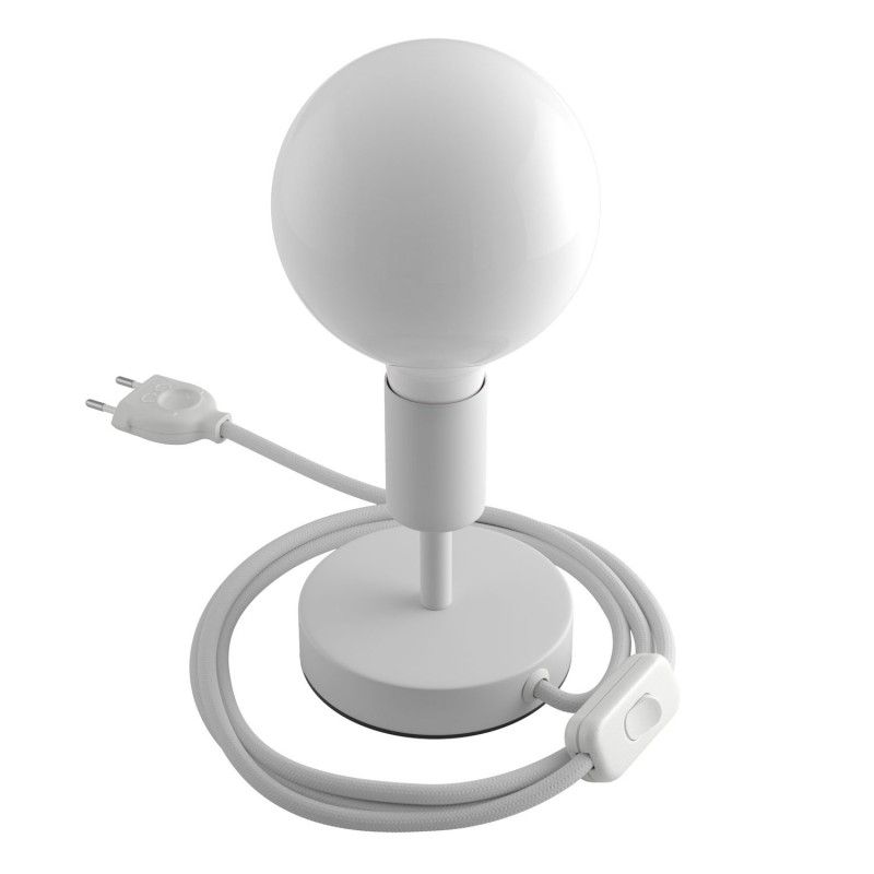 Alzaluce - metalna stolna lampa s tekstilnim kabelom, prekidačem i dvopolnim utikačem.