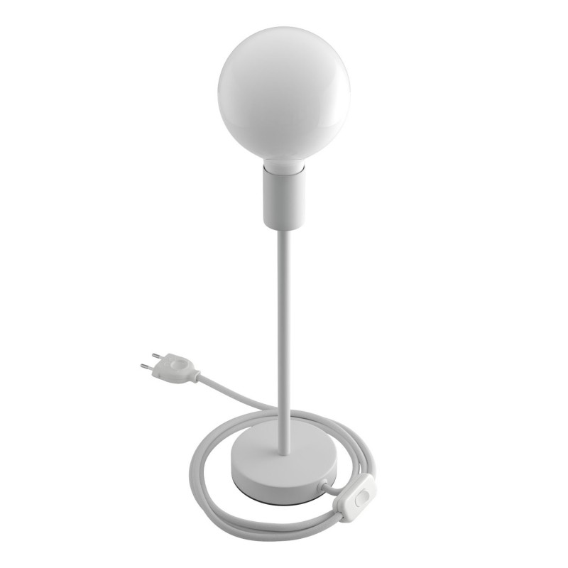 Alzaluce - metalna stolna lampa s tekstilnim kabelom, prekidačem i dvopolnim utikačem.