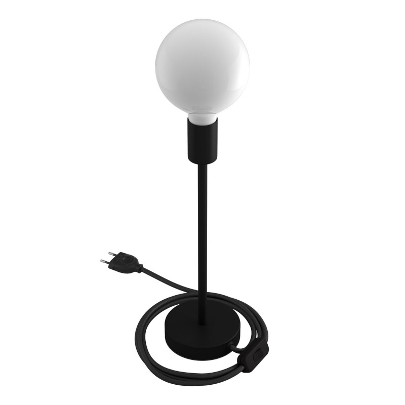 Alzaluce - metalna stolna lampa s tekstilnim kabelom, prekidačem i dvopolnim utikačem.