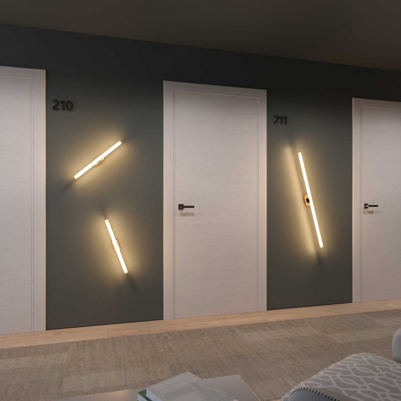 Fermaluce Syntax, moderna reflektor lampa navoja S14d  i drvenom ovalnom stropnom rozetom.